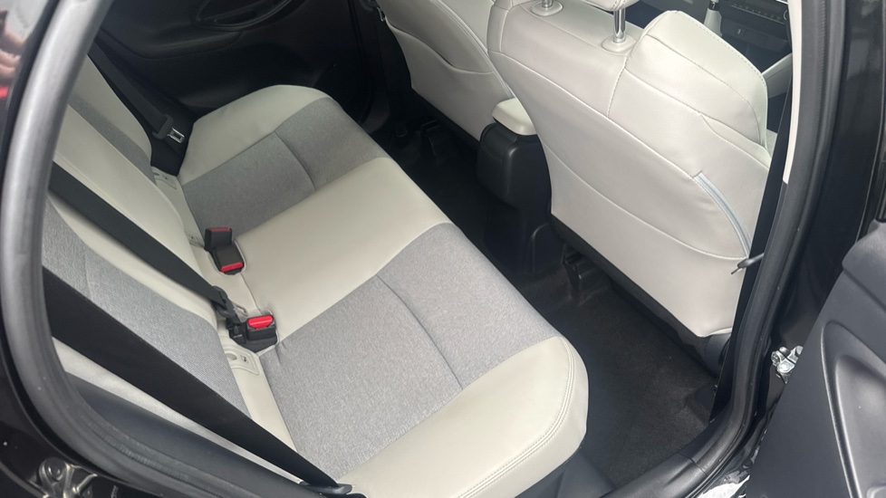 Toyota Yaris 1.5 Hybrid Excel 5dr CVT Hybrid Hatchback - Image 8