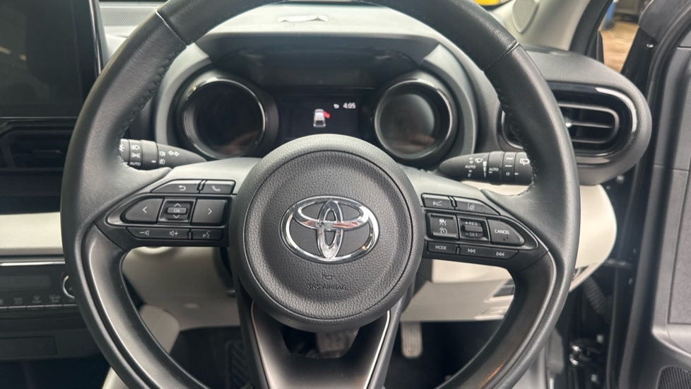 Toyota Yaris 1.5 Hybrid Excel 5dr CVT Hybrid Hatchback - Image 10