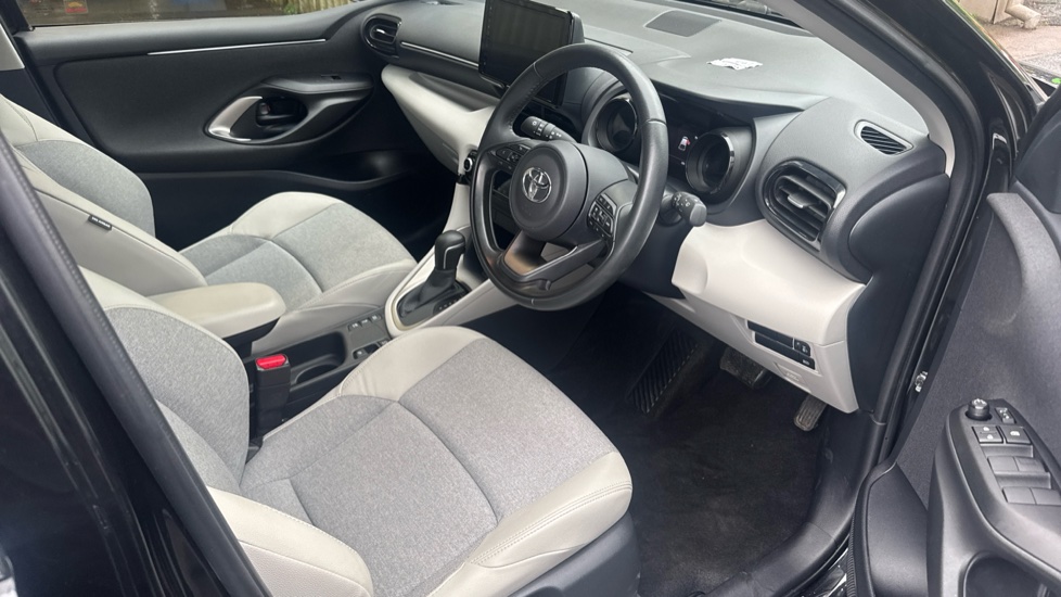 Toyota Yaris 1.5 Hybrid Excel 5dr CVT Hybrid Hatchback - Image 12
