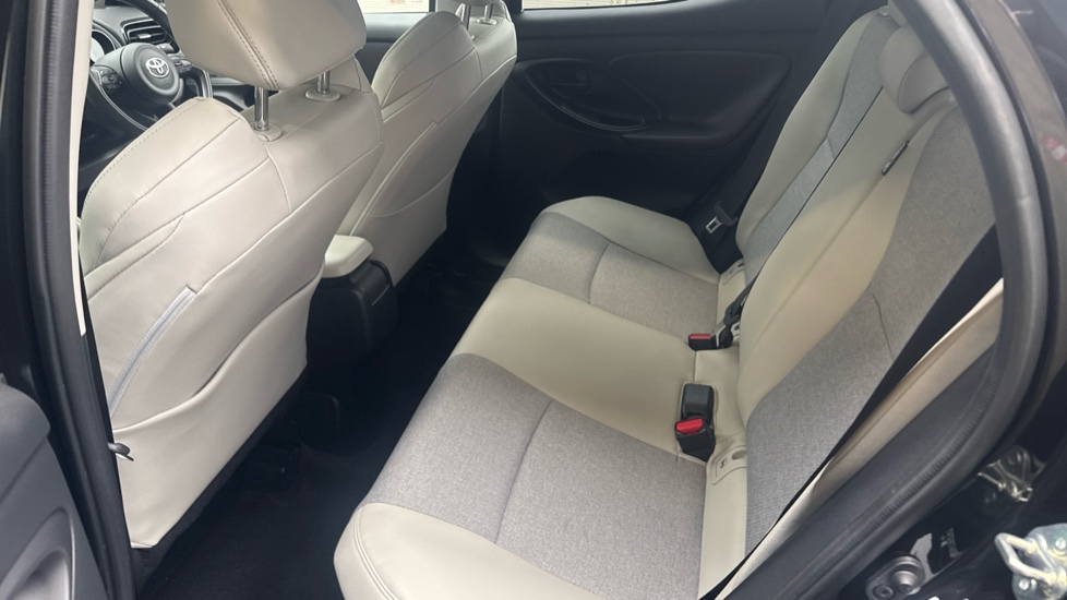 Toyota Yaris 1.5 Hybrid Excel 5dr CVT Hybrid Hatchback - Image 15