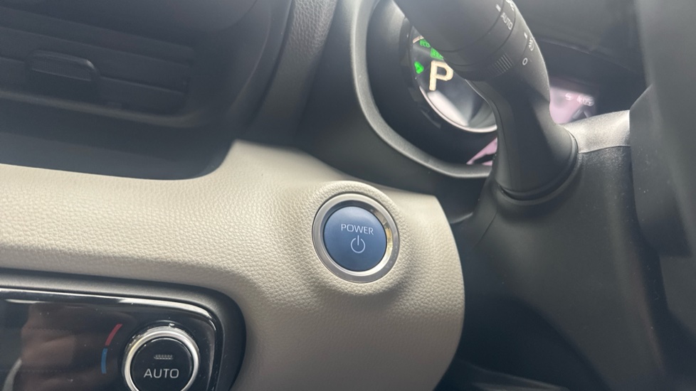 Toyota Yaris 1.5 Hybrid Excel 5dr CVT Hybrid Hatchback - Image 16