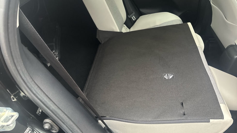 Toyota Yaris 1.5 Hybrid Excel 5dr CVT Hybrid Hatchback - Image 18