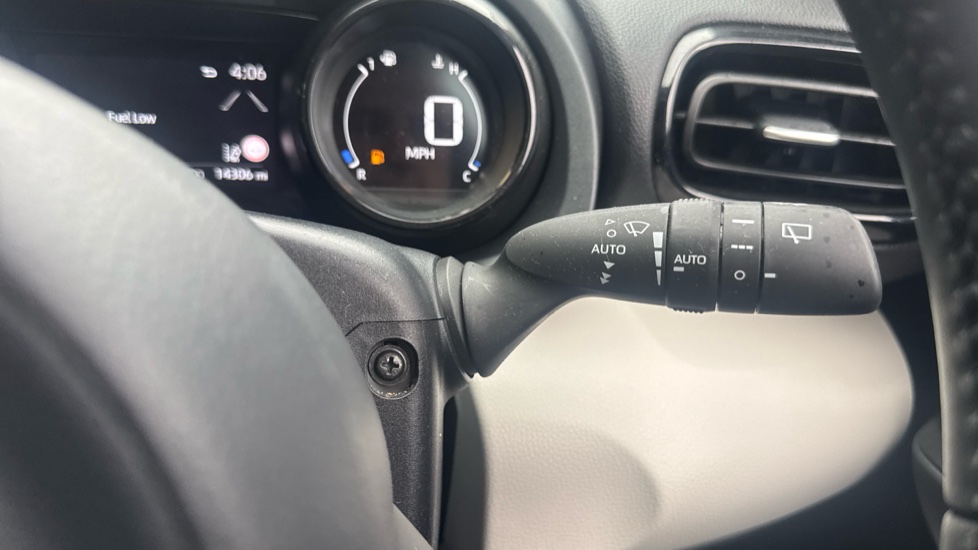 Toyota Yaris 1.5 Hybrid Excel 5dr CVT Hybrid Hatchback - Image 31