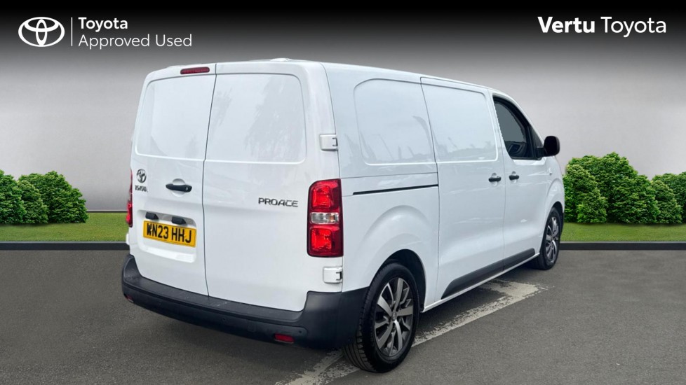 Toyota Proace Medium Diesel 1.5D 120 Icon Van - Image 2
