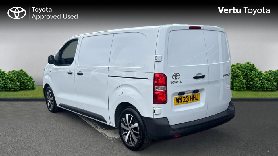 Toyota Proace Medium Diesel 1.5D 120 Icon Van - Image 4