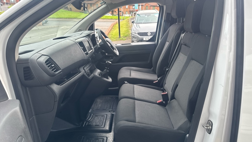 Toyota Proace Medium Diesel 1.5D 120 Icon Van - Image 5