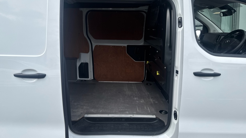 Toyota Proace Medium Diesel 1.5D 120 Icon Van - Image 8