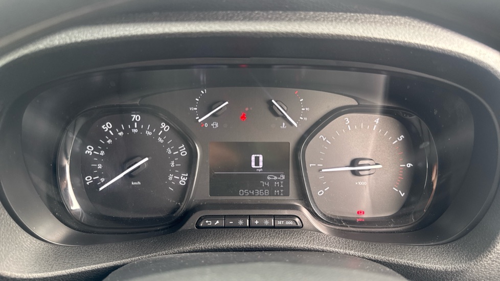 Toyota Proace Medium Diesel 1.5D 120 Icon Van - Image 11