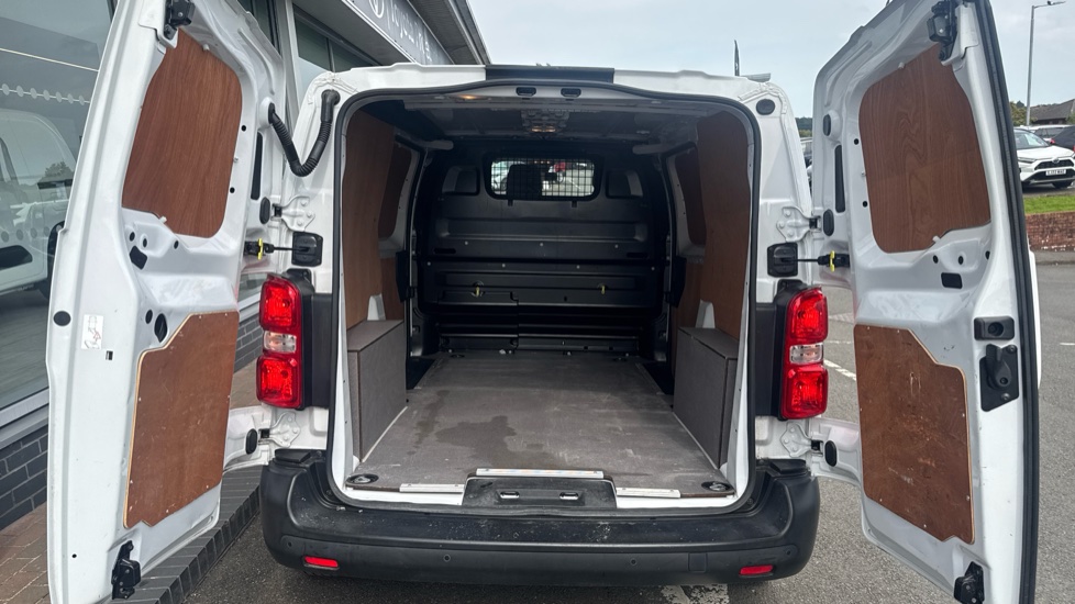 Toyota Proace Medium Diesel 1.5D 120 Icon Van - Image 13