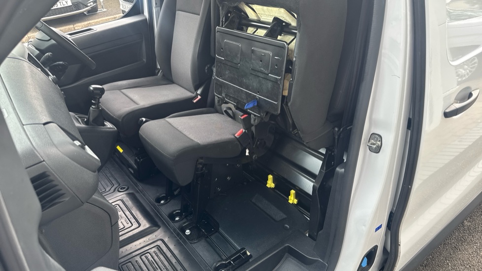 Toyota Proace Medium Diesel 1.5D 120 Icon Van - Image 18