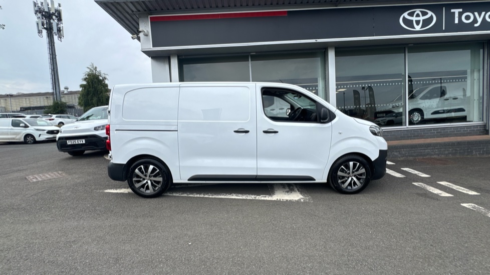 Toyota Proace Medium Diesel 1.5D 120 Icon Van - Image 23