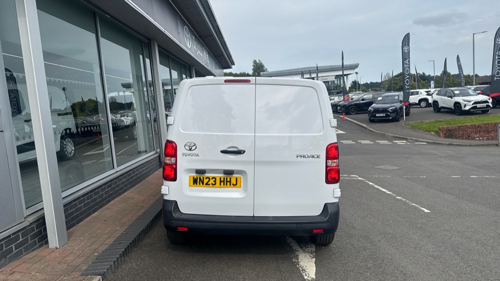 Toyota Proace Medium Diesel 1.5D 120 Icon Van - Image 26