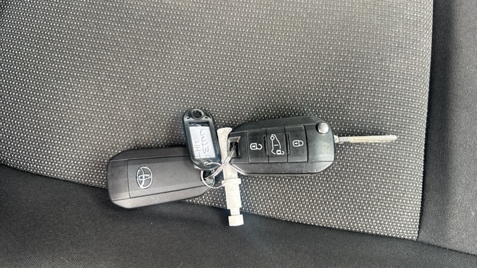 Toyota Proace Medium Diesel 1.5D 120 Icon Van - Image 28