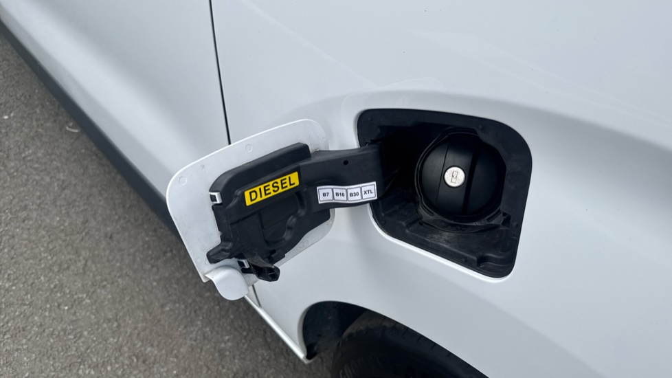 Toyota Proace Medium Diesel 1.5D 120 Icon Van - Image 31