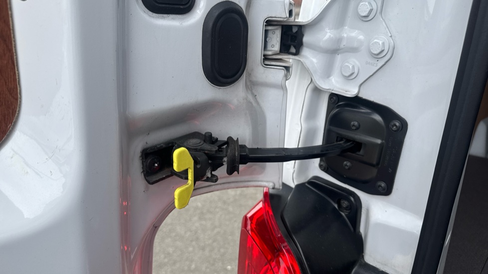 Toyota Proace Medium Diesel 1.5D 120 Icon Van - Image 33