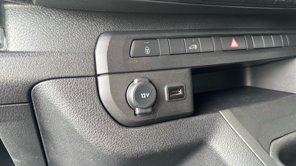 Toyota Proace Medium Diesel 1.5D 120 Icon Van - Image 46