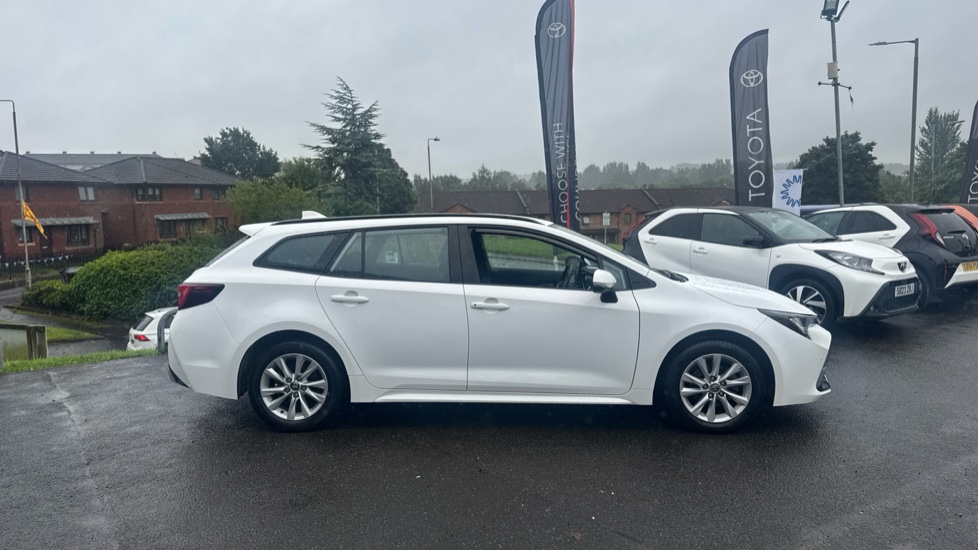 Toyota Corolla 1.8 Hybrid Icon 5dr CVT Hybrid Estate - Image 23