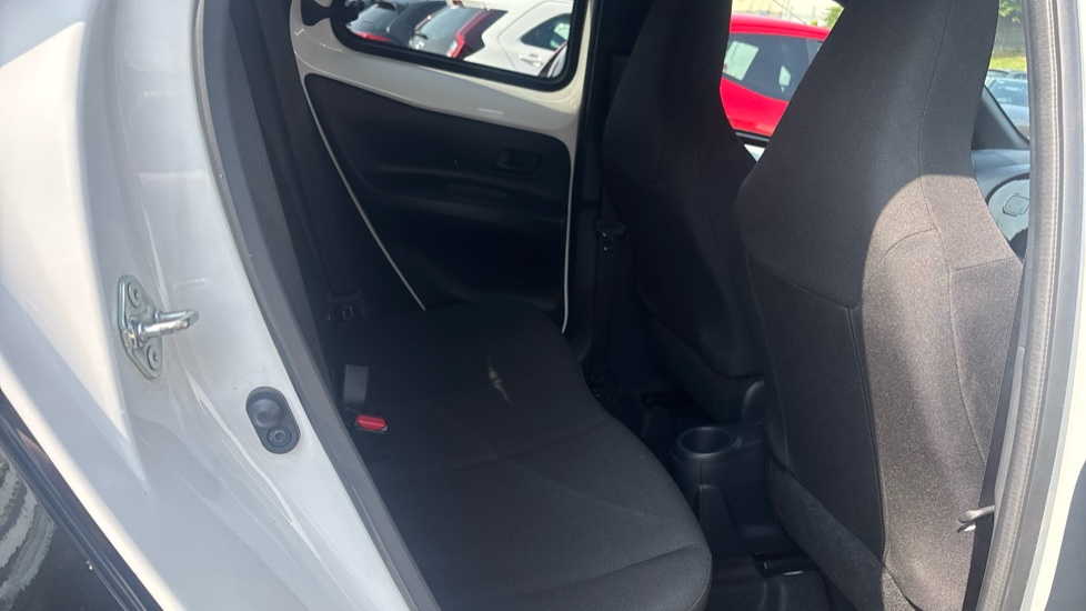 Toyota Aygo X 1.0 VVT-i Edge 5dr Petrol Hatchback - Image 8