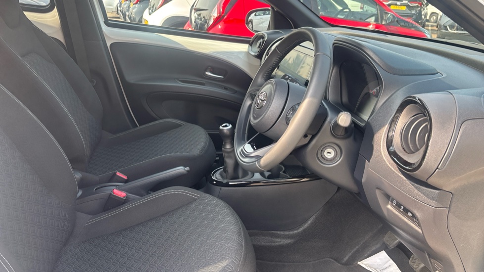 Toyota Aygo X 1.0 VVT-i Edge 5dr Petrol Hatchback - Image 12