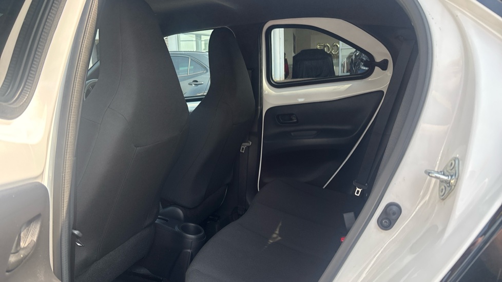 Toyota Aygo X 1.0 VVT-i Edge 5dr Petrol Hatchback - Image 15