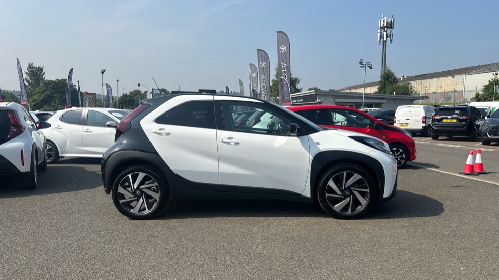 Toyota Aygo X 1.0 VVT-i Edge 5dr Petrol Hatchback - Image 23