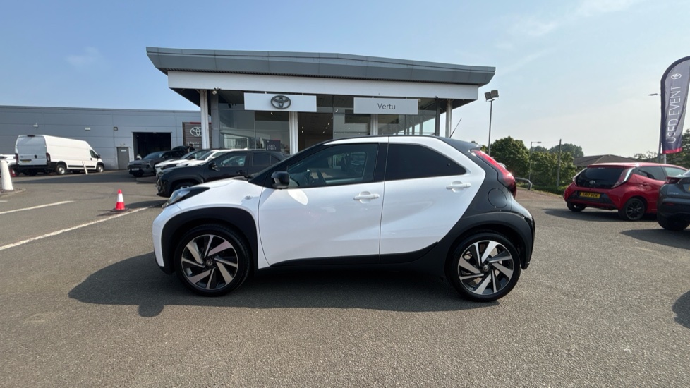Toyota Aygo X 1.0 VVT-i Edge 5dr Petrol Hatchback - Image 24