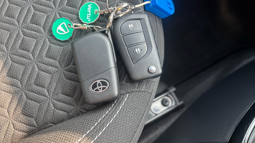 Toyota Aygo X 1.0 VVT-i Edge 5dr Petrol Hatchback - Image 28