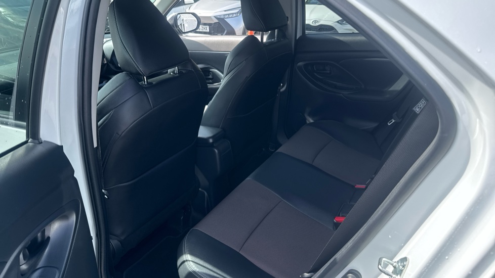 Toyota Yaris Cross 1.5 Hybrid Excel 5dr CVT Hybrid Estate - Image 15