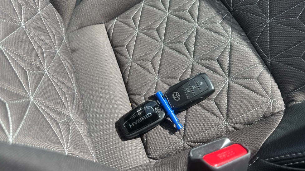 Toyota Yaris Cross 1.5 Hybrid Excel 5dr CVT Hybrid Estate - Image 28