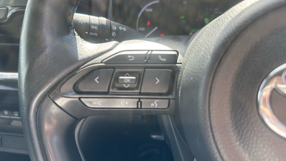 Toyota Yaris Cross 1.5 Hybrid Excel 5dr CVT Hybrid Estate - Image 32