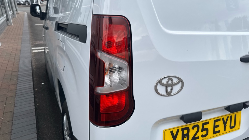 Toyota Proace City L1 Diesel 1.5D 100 Icon Van - Image 21