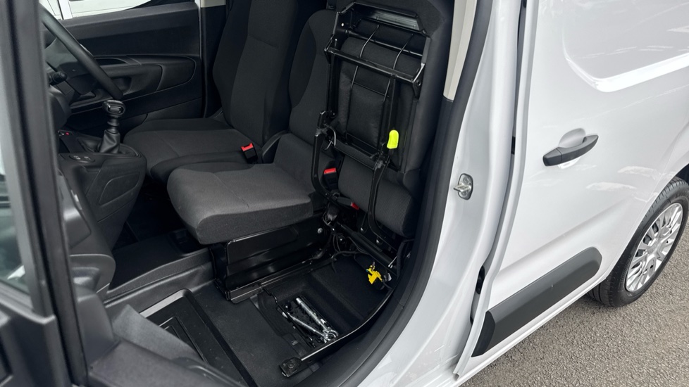 Toyota Proace City L1 Diesel 1.5D 100 Icon Van - Image 40