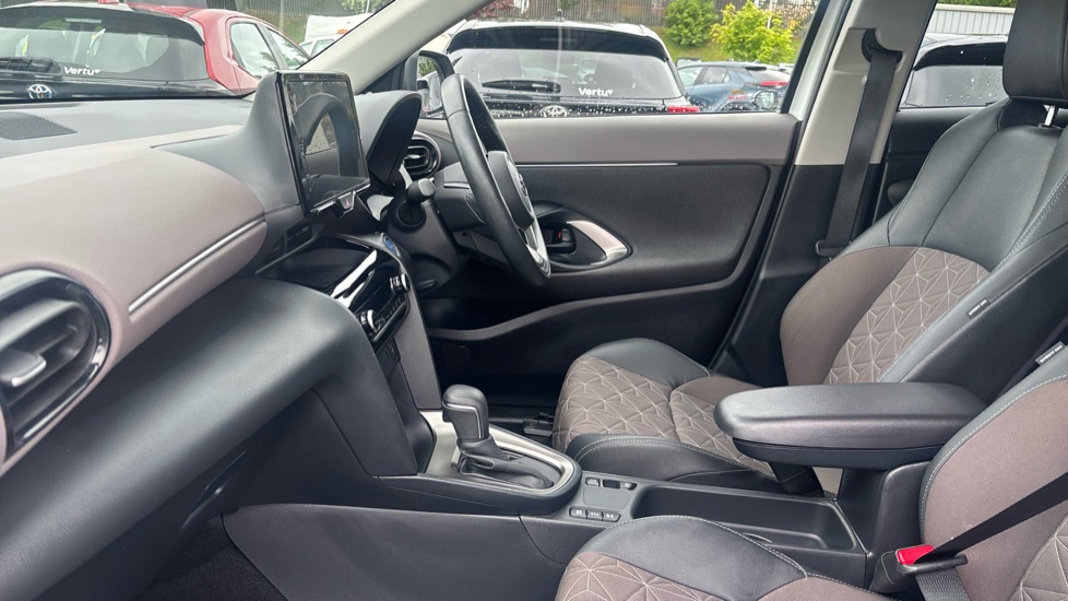 Toyota Yaris Cross 1.5 Hybrid Excel 5dr CVT Hybrid Estate - Image 5