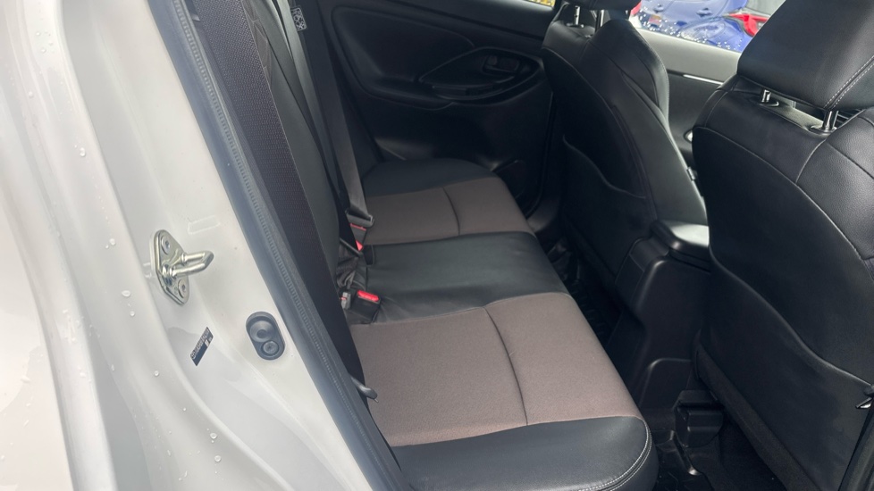 Toyota Yaris Cross 1.5 Hybrid Excel 5dr CVT Hybrid Estate - Image 8