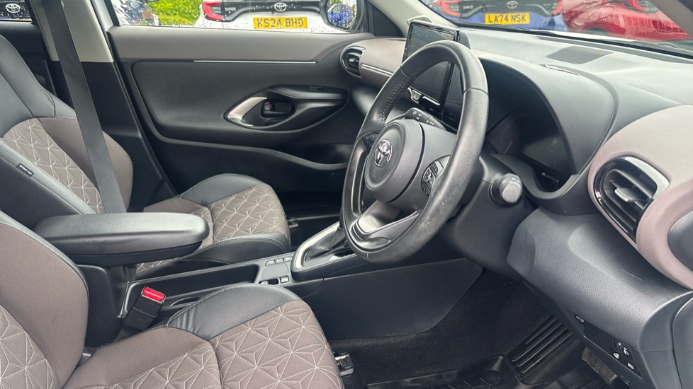 Toyota Yaris Cross 1.5 Hybrid Excel 5dr CVT Hybrid Estate - Image 12