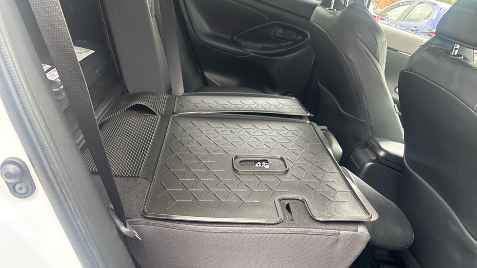 Toyota Yaris Cross 1.5 Hybrid Excel 5dr CVT Hybrid Estate - Image 18