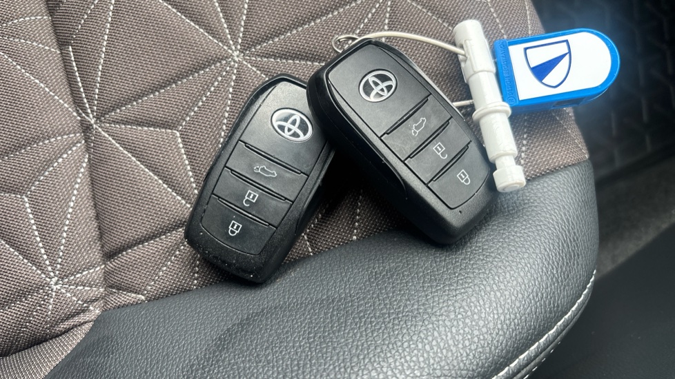 Toyota Yaris Cross 1.5 Hybrid Excel 5dr CVT Hybrid Estate - Image 28