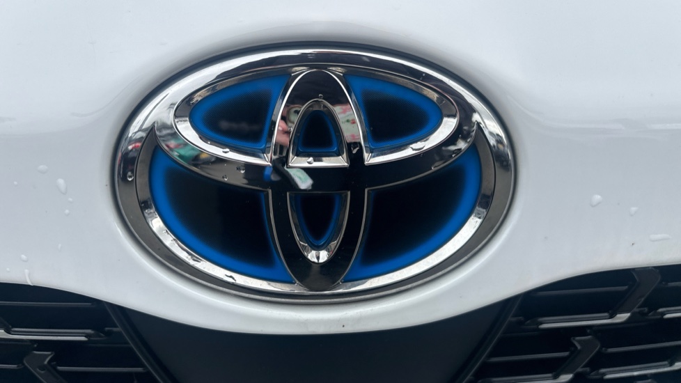 Toyota Yaris Cross 1.5 Hybrid Excel 5dr CVT Hybrid Estate - Image 34