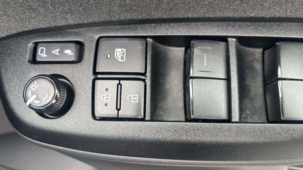 Toyota Yaris Cross 1.5 Hybrid Excel 5dr CVT Hybrid Estate - Image 40