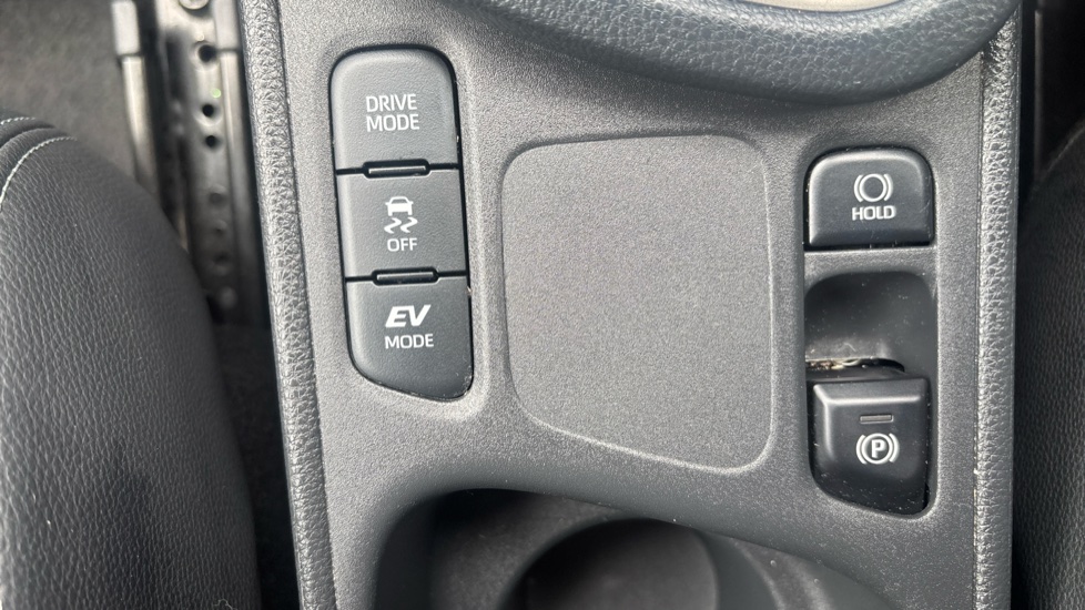 Toyota Yaris Cross 1.5 Hybrid Excel 5dr CVT Hybrid Estate - Image 42