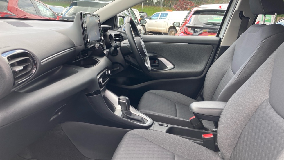 Toyota Yaris 1.5 Hybrid Design 5dr CVT Hybrid Hatchback - Image 5