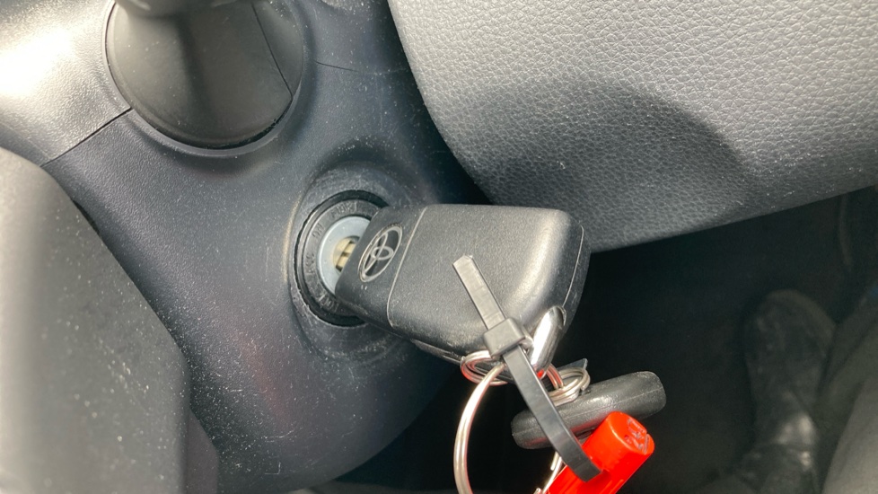 Toyota Yaris 1.5 Hybrid Design 5dr CVT Hybrid Hatchback - Image 16