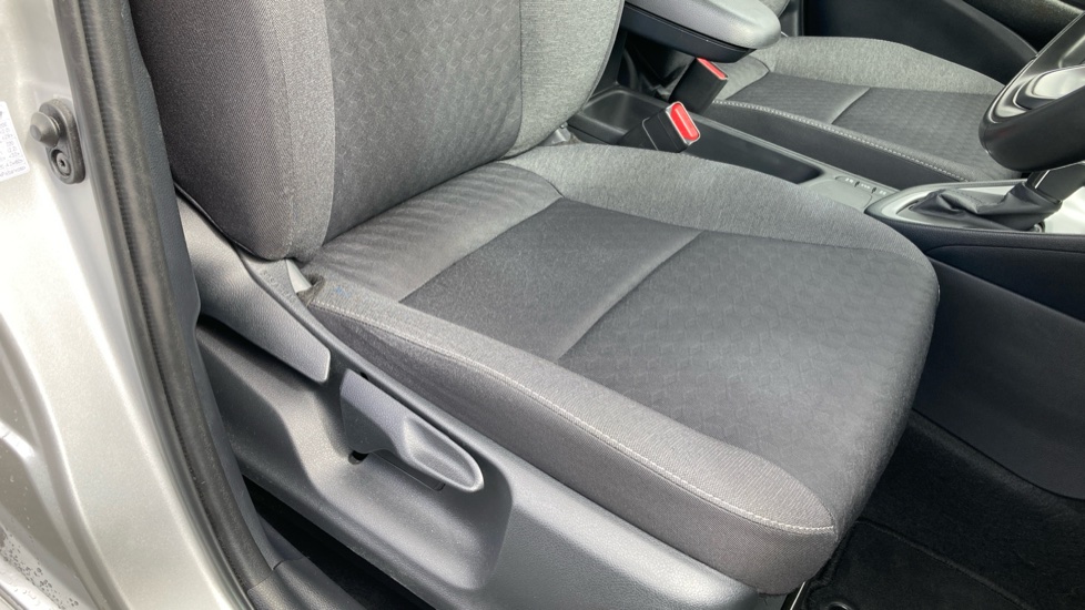 Toyota Yaris 1.5 Hybrid Design 5dr CVT Hybrid Hatchback - Image 17