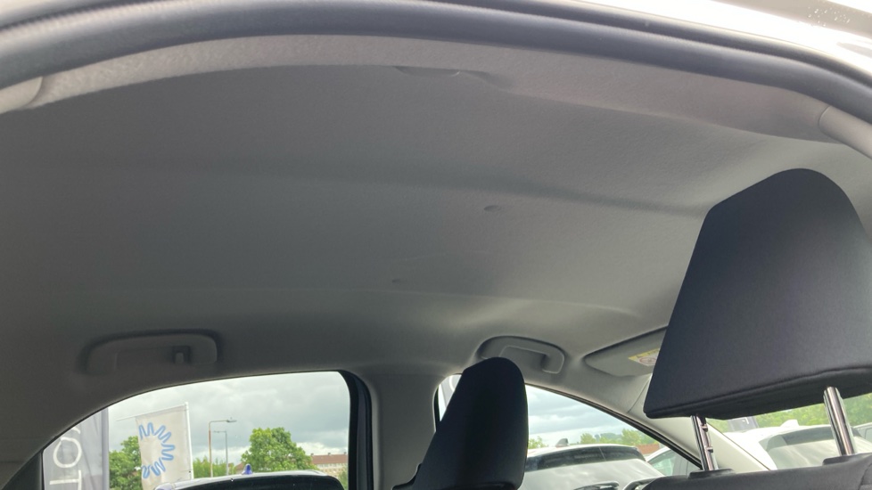 Toyota Yaris 1.5 Hybrid Design 5dr CVT Hybrid Hatchback - Image 19