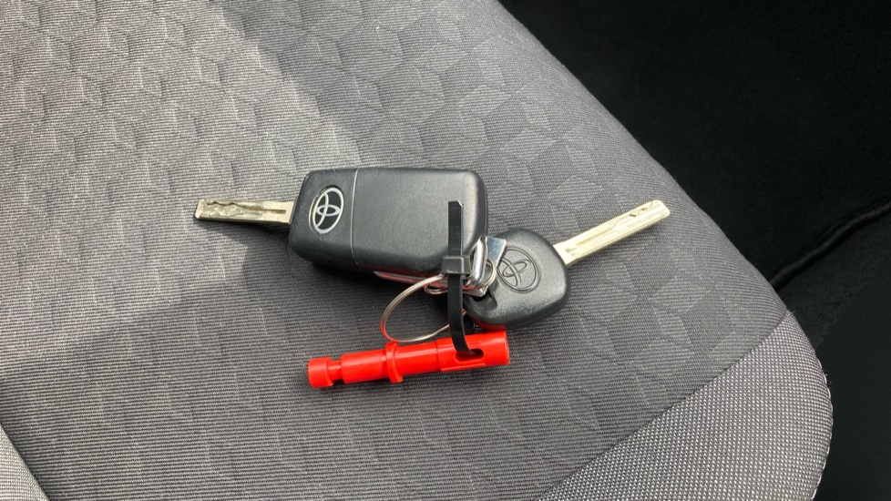 Toyota Yaris 1.5 Hybrid Design 5dr CVT Hybrid Hatchback - Image 28