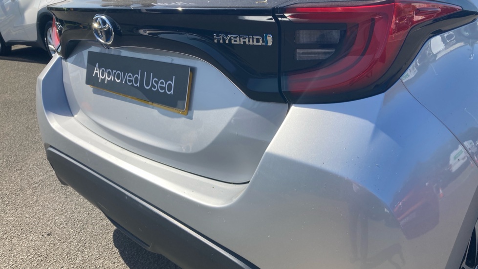Toyota Yaris 1.5 Hybrid Design 5dr CVT Hybrid Hatchback - Image 37