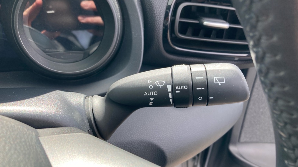 Toyota Yaris 1.5 Hybrid Design 5dr CVT Hybrid Hatchback - Image 41