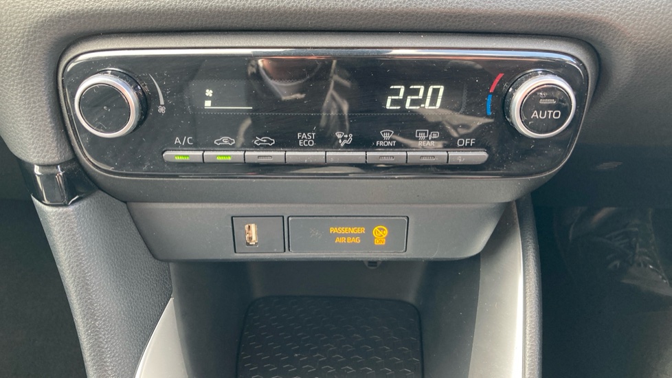 Toyota Yaris 1.5 Hybrid Design 5dr CVT Hybrid Hatchback - Image 45