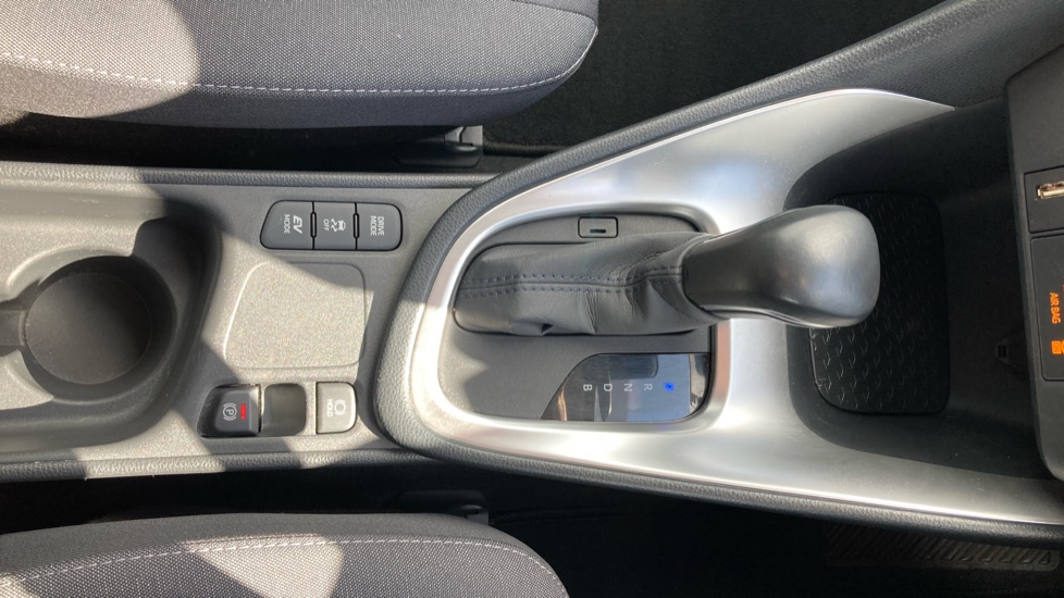 Toyota Yaris 1.5 Hybrid Design 5dr CVT Hybrid Hatchback - Image 46