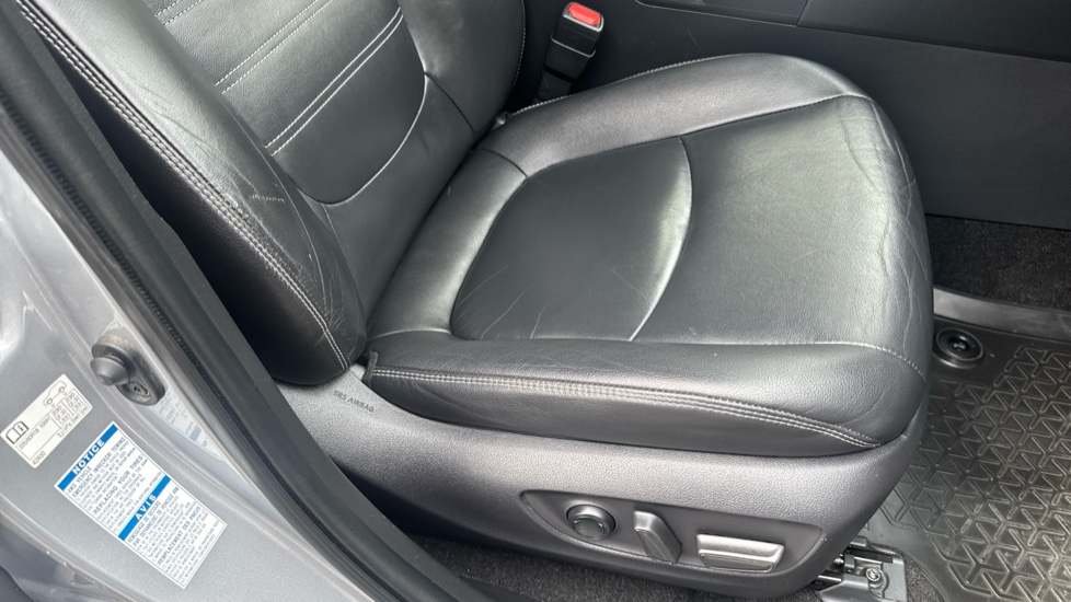 Toyota RAV4 2.5 VVT-i Hybrid Excel 5dr CVT Hybrid Estate - Image 17